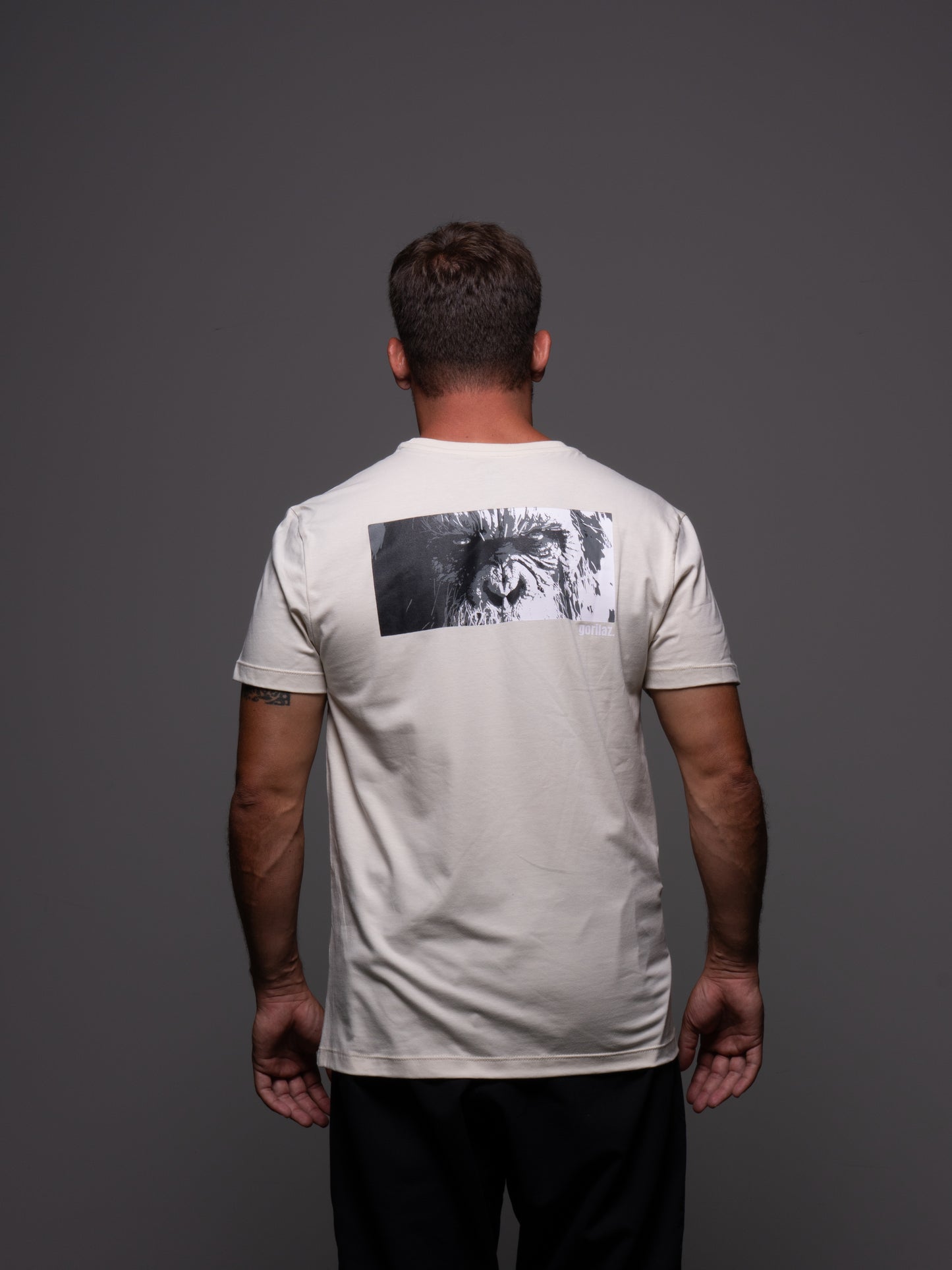 Camiseta Gorilaz GLZ Bege — Detalhe logo jiu-jitsu BJJ